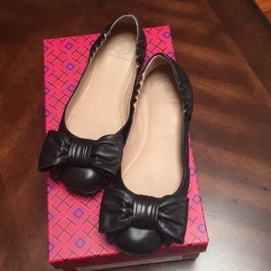 Tory Burch black divine bow driver ballet